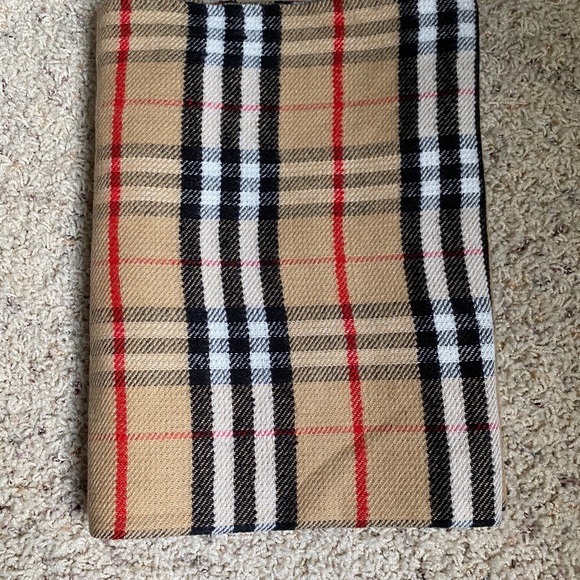 Burberry Scarf - Picture 2 of 4